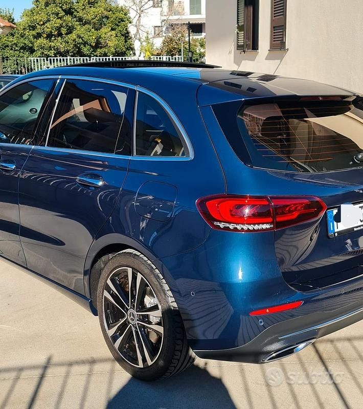 Usata Mercedes B180 116 CV (85 kW) 2019 Blu Utilitaria