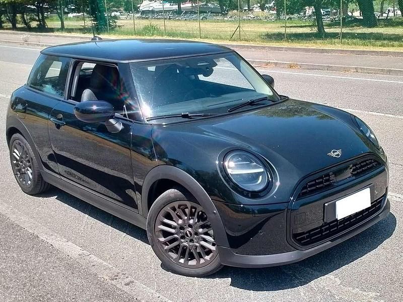 Nero Usata 2024 Mini Cooper Classic Due volumi | 27.600 € (Buon prezzo) - Immagine 1/4