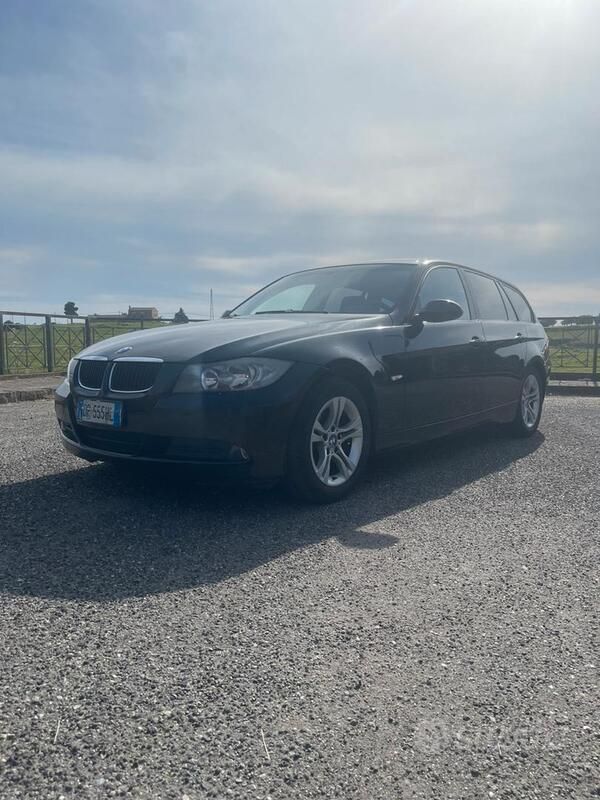 Nero Usata 2009 BMW 320 Station wagon | 3490 € (Ottimo prezzo) - Immagine 1/4