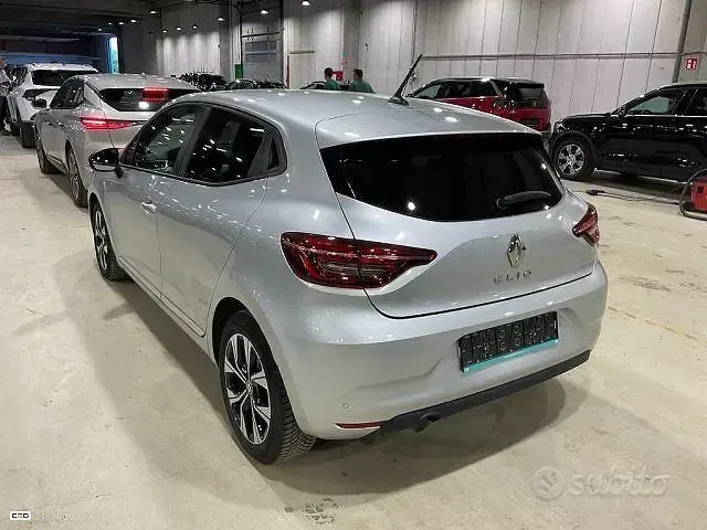 Usata Renault Clio V Techno 90 CV (66 kW) 2022 Grigio Berlina