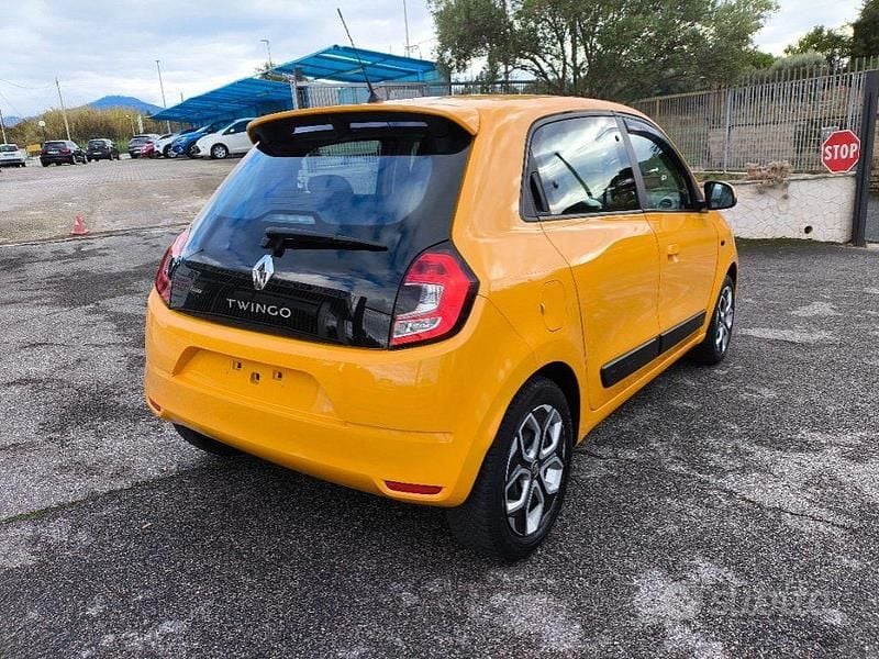 Usata Renault Twingo LIMITED 73 CV (53 kW) 2020 Arancione Utilitaria