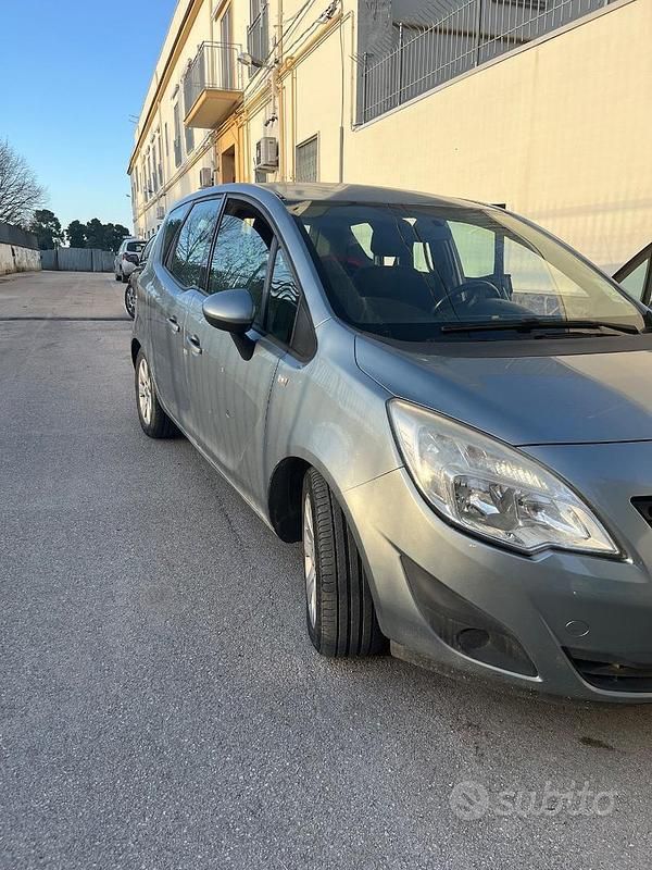 Usata Opel Meriva 75 CV (55 kW) 2012 Grigio Monovolume