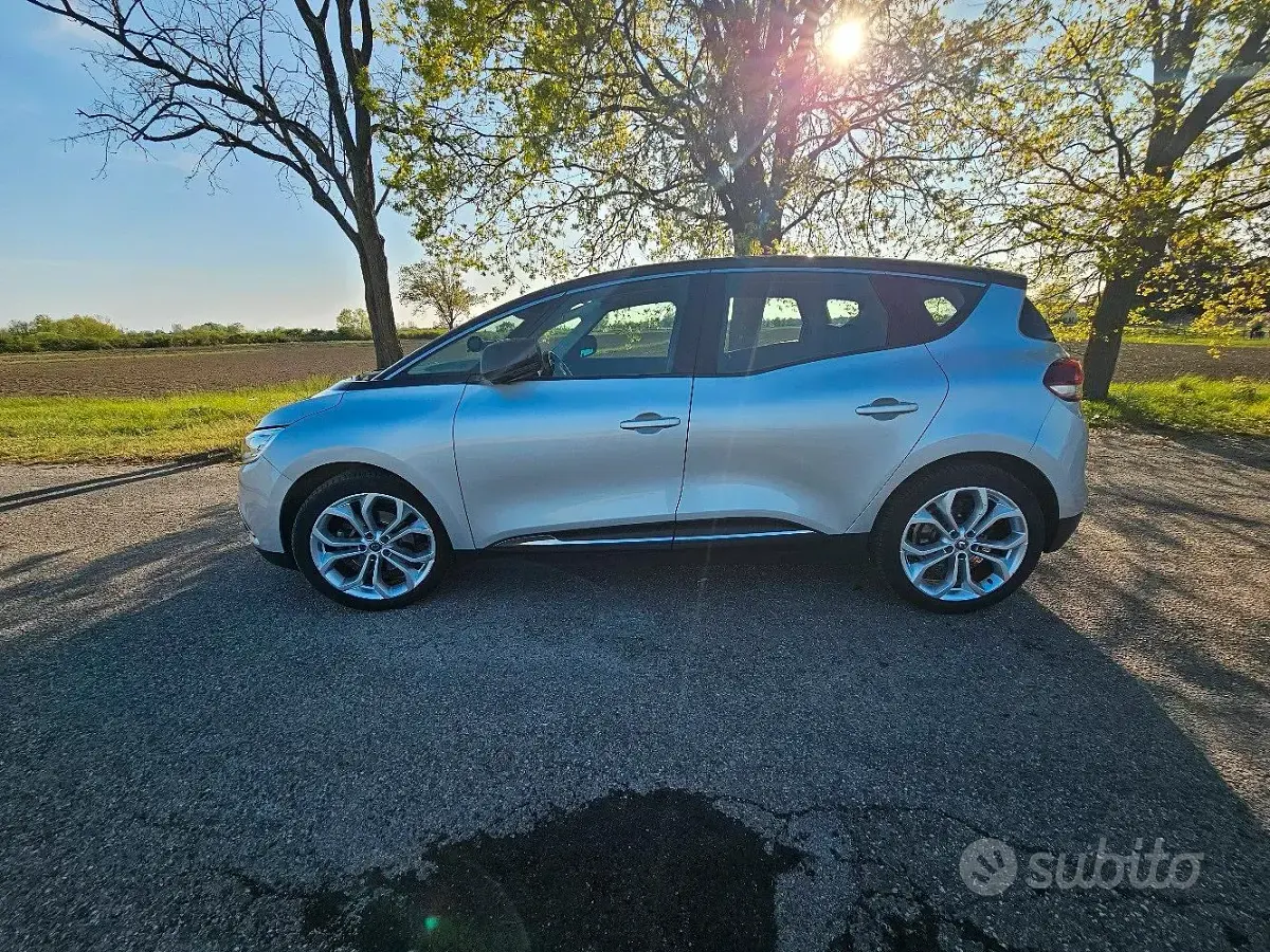 Usata Renault Scénic IV 120 CV (88 kW) 2020 Grigio Monovolume
