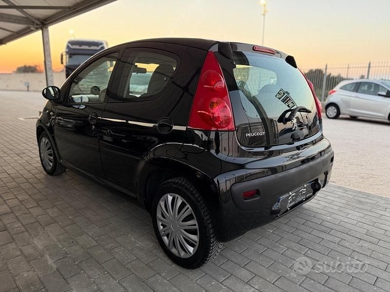 Usata Peugeot 107 68 CV (50 kW) 2008 Nero Utilitaria
