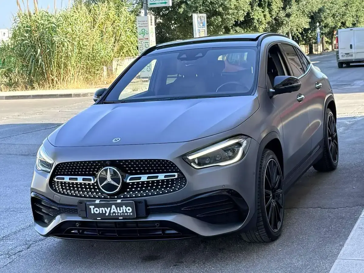 Usata Mercedes GLA250 AMG line 224 CV (164 kW) 2021 Grigio scuro opaco SUV