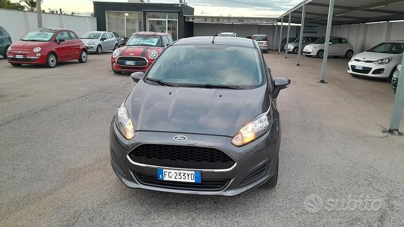 Usata Ford Fiesta Titanium 95 CV (69 kW) 2017 Grigio Berlina