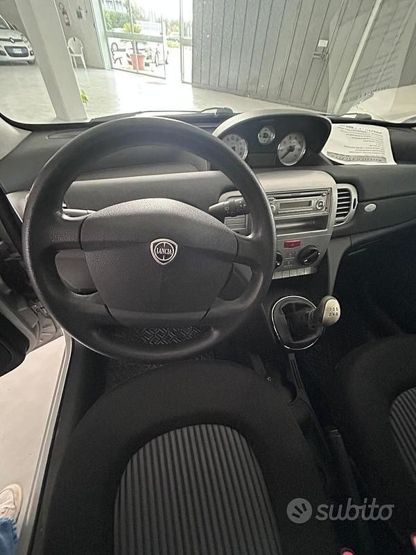 Usata Lancia Ypsilon 60 CV (44 kW) 2008 Grigio Utilitaria