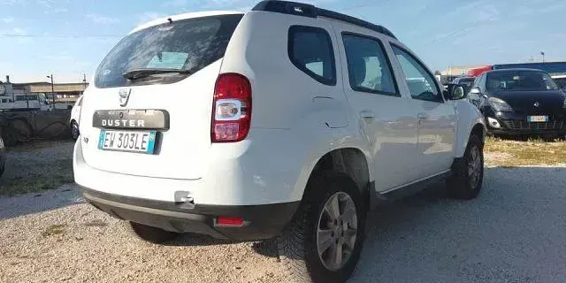 Usata Dacia Duster Lauréate 105 CV (77 kW) 2014 Grigio SUV
