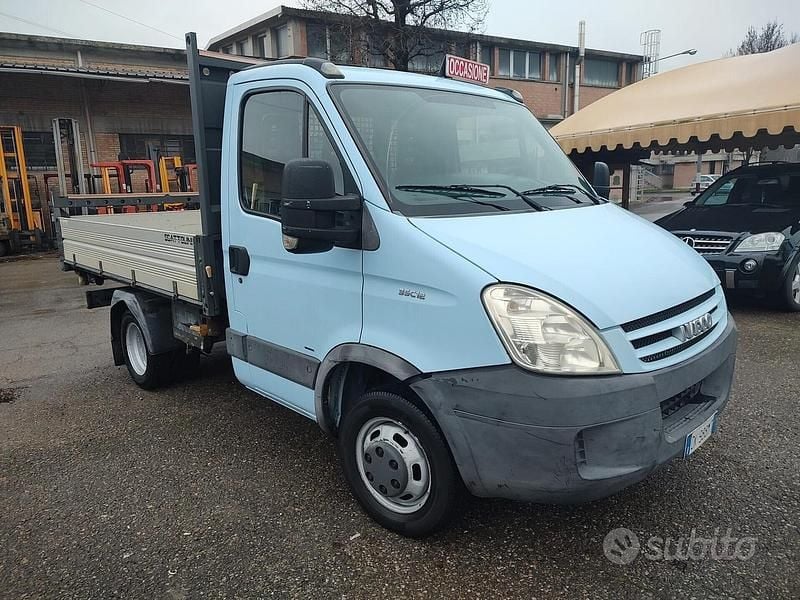Usata Iveco Daily 116 CV (85 kW) 2008 Blu Monovolume