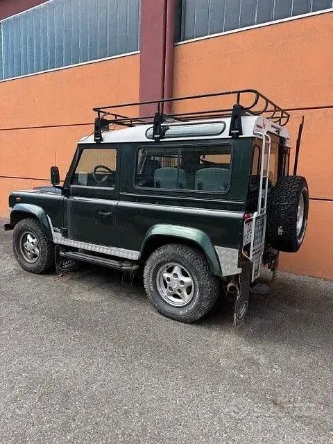 Usata Land Rover Defender 68 CV (50 kW) 2000 Verde SUV