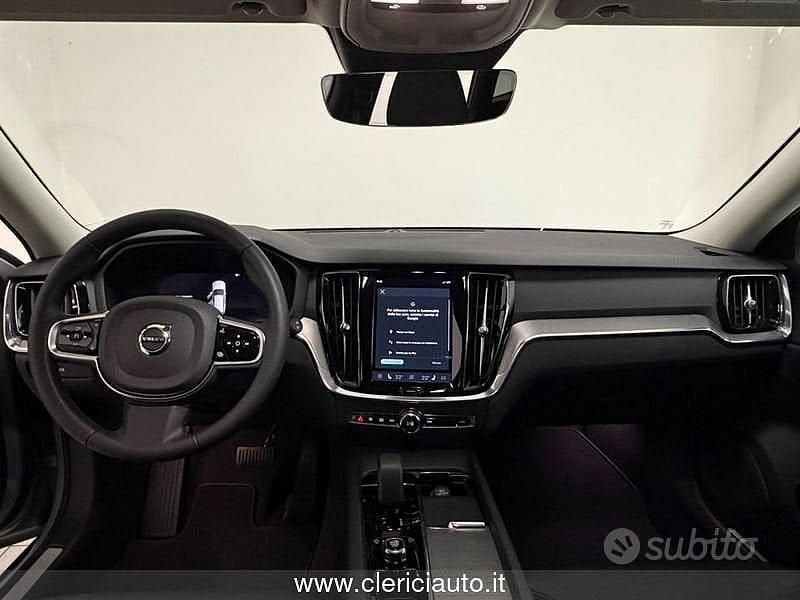Nuova Volvo V60 Plus 163 CV (119 kW) 2025 Grigio Station wagon
