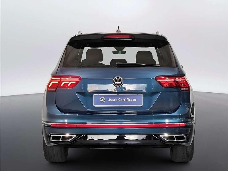 Usata VW Tiguan R-line 150 CV (110 kW) 2023 Nightshade blue metallizzato SUV