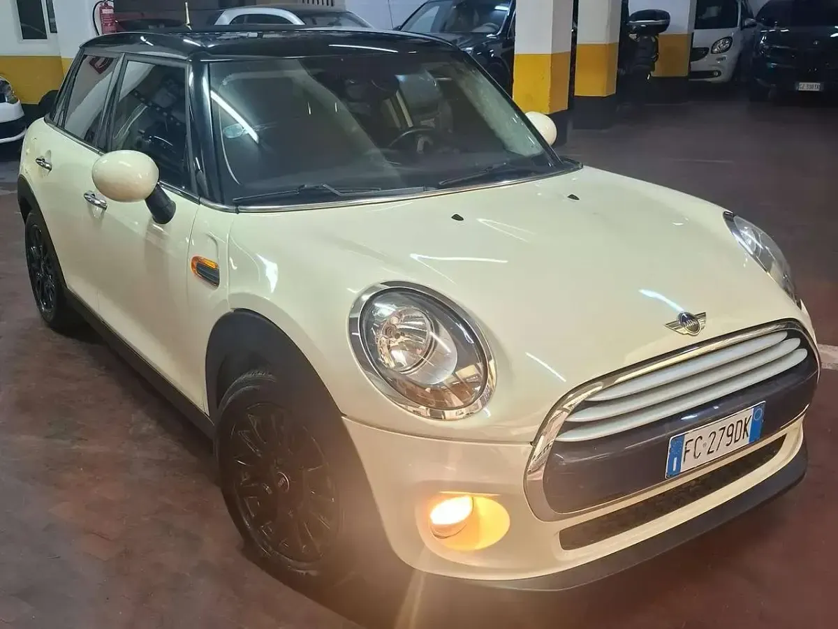 Usata Mini Cooper D Business 116 CV (85 kW) 2016 Beige Utilitaria
