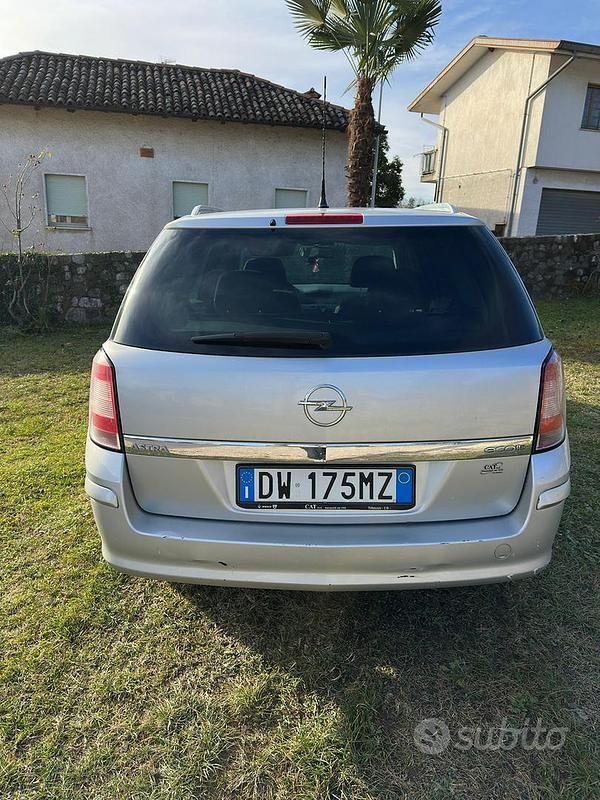 Usata Opel Astra 110 CV (80 kW) 2009 Grigio Station wagon