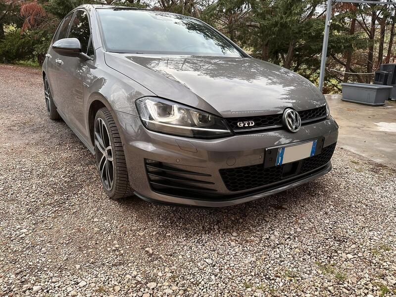 Grigio Usata 2015 VW Golf VII GTD Tre volumi | 14.000 € (Buon prezzo) - Immagine 1/4