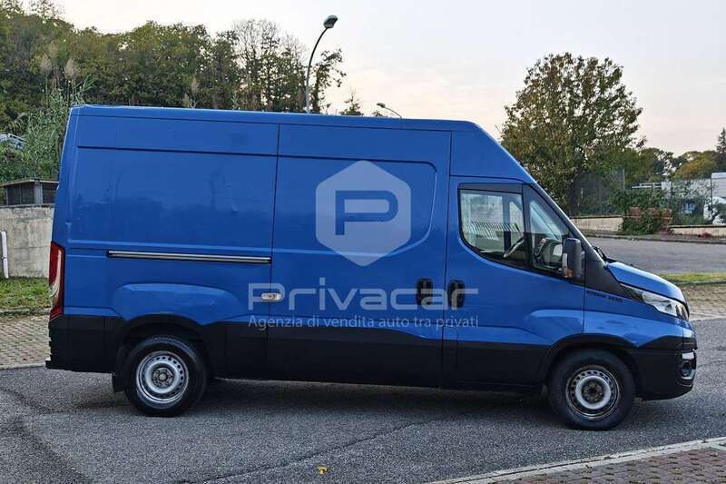 Usata Iveco Daily 126 CV (92 kW) 2016 Blu Furgone