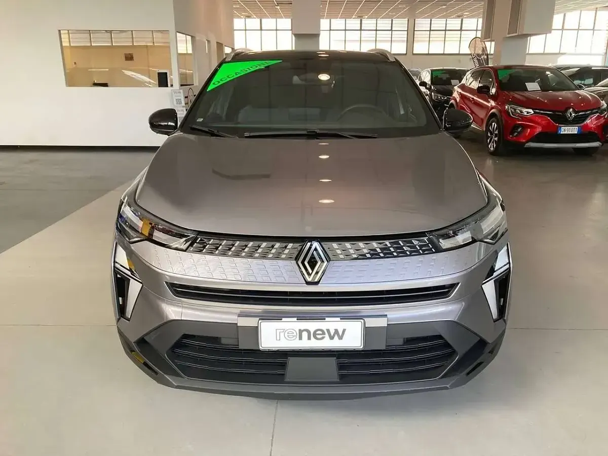 Usata Renault Captur Techno 101 CV (74 kW) 2024 Grigio scuro  tetto nero SUV