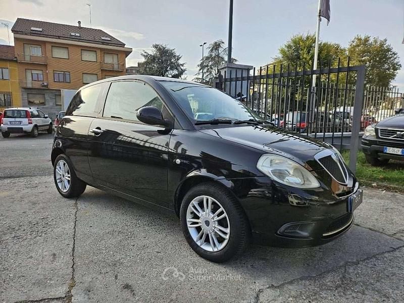 Usata Lancia Ypsilon 75 CV (55 kW) 2010 Nero Utilitaria
