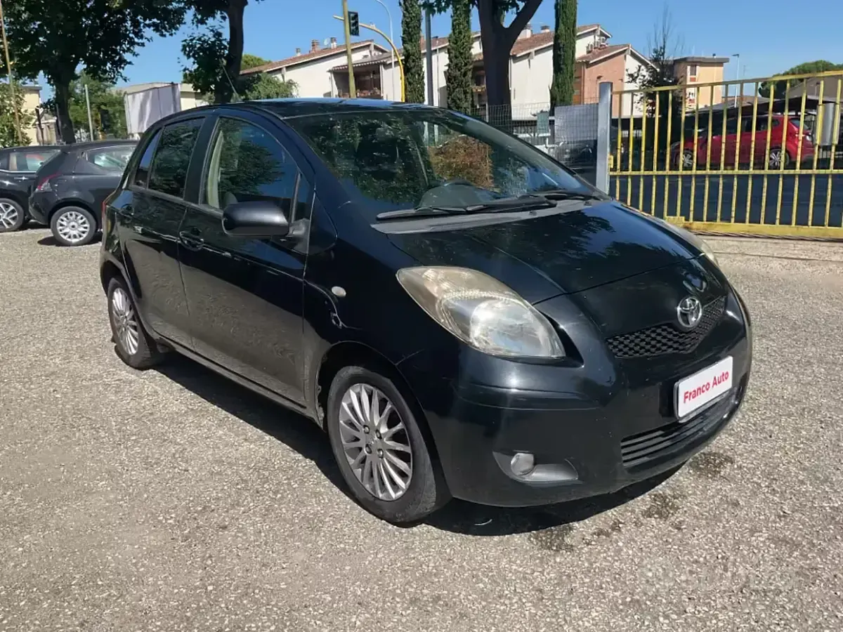 Usata Toyota Yaris 100 CV (73 kW) 2009 Nero Utilitaria