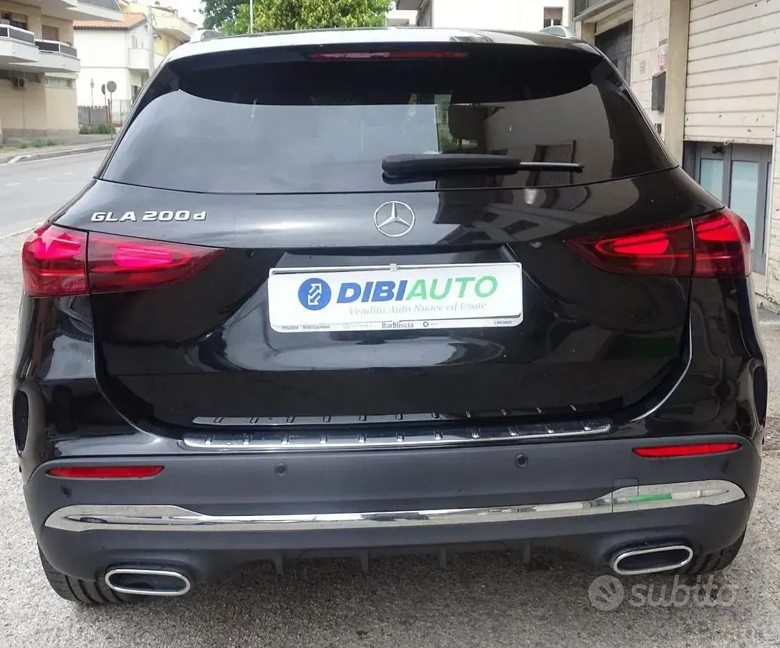 Usado Mercedes GLA200 AMG line 150 CV (110 kW) 2023 Negro SUV