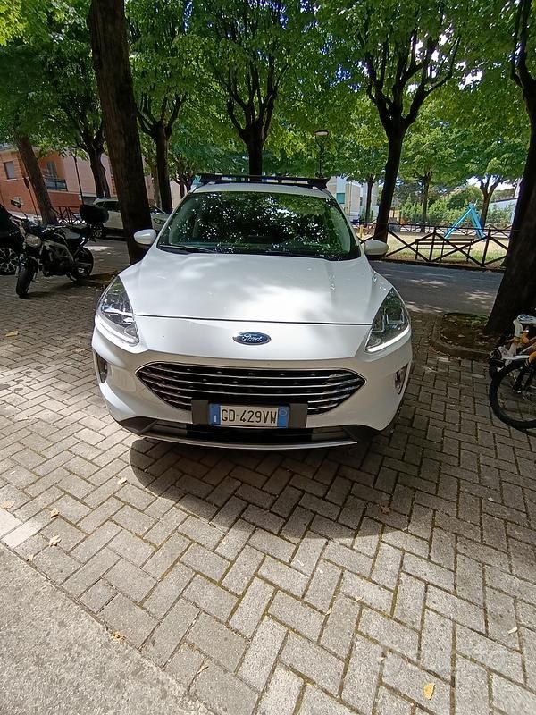 Usata Ford Kuga 120 CV (88 kW) 2021 Bianco SUV