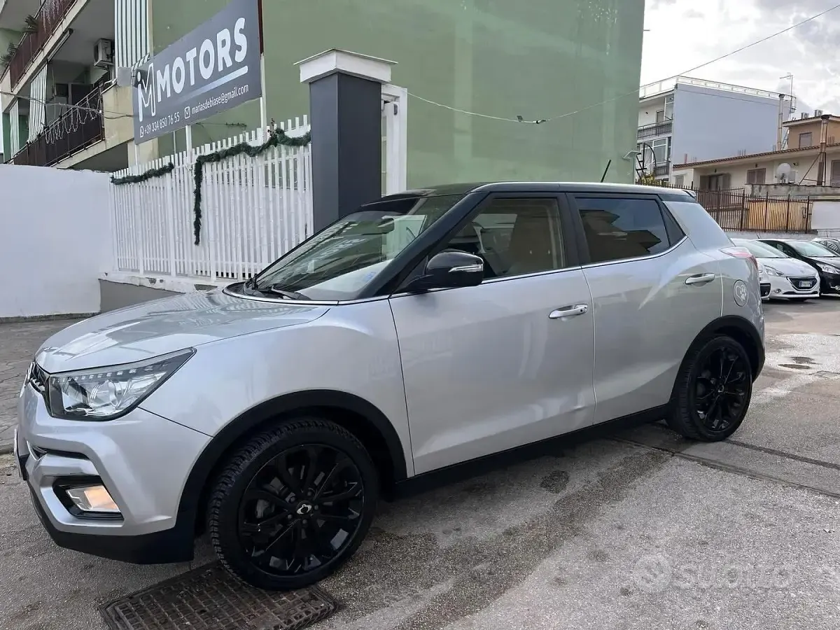 Usata SsangYong Tivoli 128 CV (94 kW) 2019 Grigio SUV