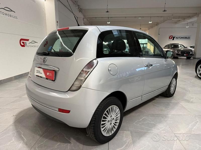 Usata Lancia Ypsilon 69 CV (50 kW) 2011 Grigio Utilitaria