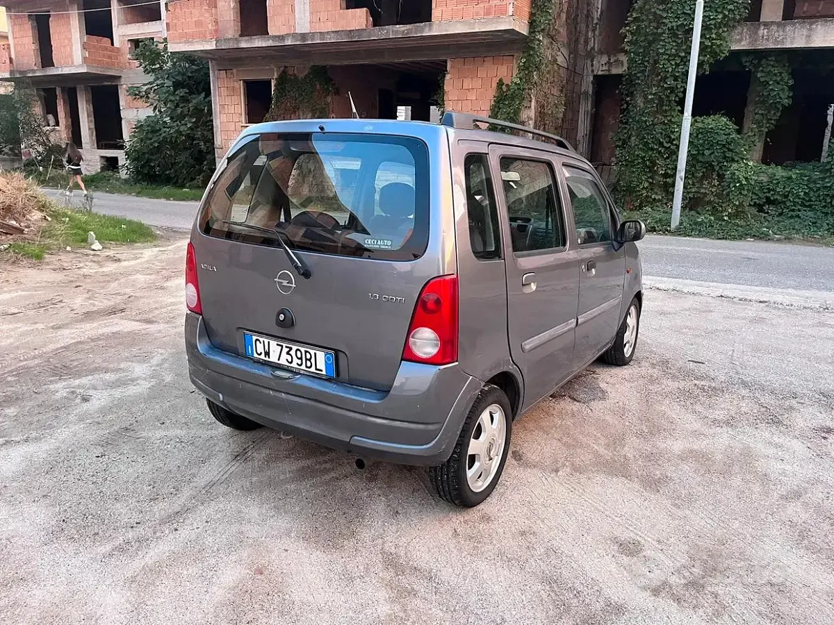 Usata Opel Agila 69 CV (50 kW) 2005 Grigio Monovolume