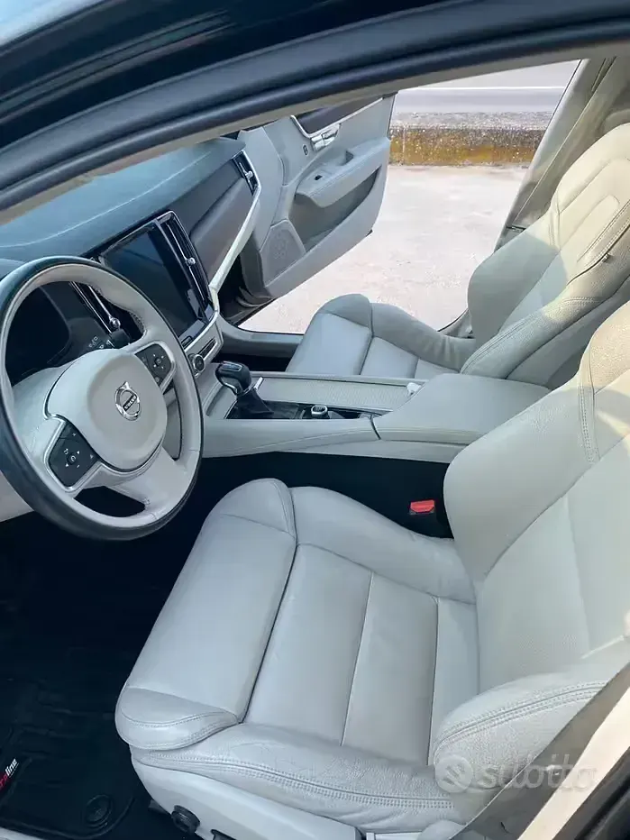 Usata Volvo V90 CC 235 CV (172 kW) 2018 Nero Station wagon