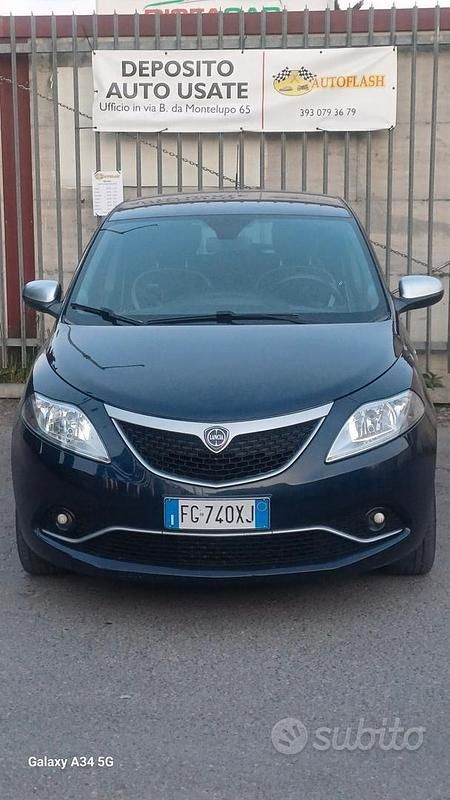 Usata Lancia Ypsilon 69 CV (50 kW) 2017 Blu Utilitaria