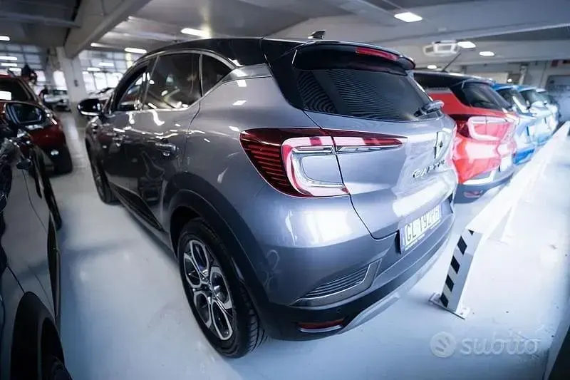 Usata Renault Captur Techno 140 CV (102 kW) 2022 Grigio SUV