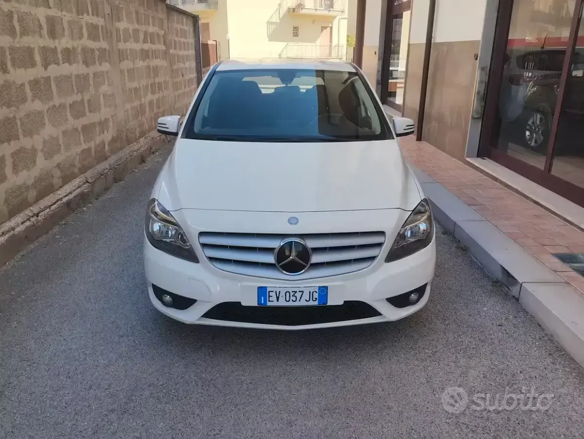 Usata Mercedes B160 Executive 90 CV (66 kW) 2014 Bianco Utilitaria