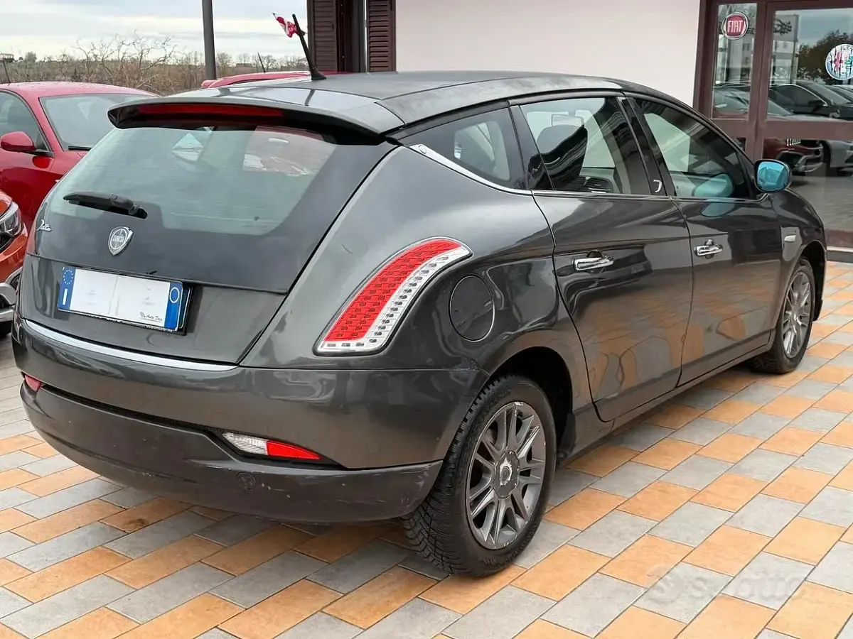 Usata Lancia Delta 120 CV (88 kW) 2008 Grigio Utilitaria
