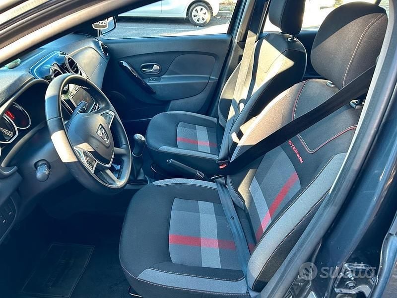 Usata Dacia Sandero 90 CV (66 kW) 2019 Grigio Utilitaria