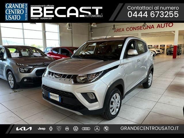 Usata Mahindra KUV100 87 CV (63 kW) 2023 Argento SUV