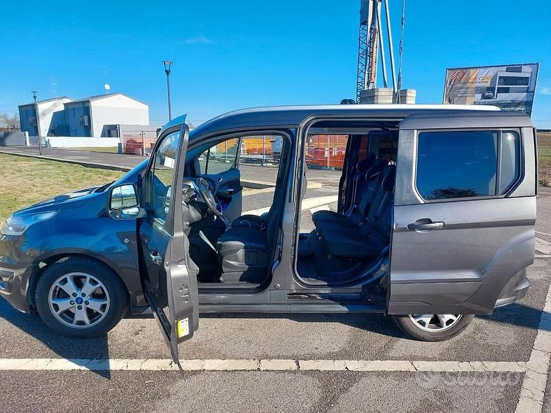 Usata Ford Tourneo Connect 120 CV (88 kW) 2018 Verde Monovolume