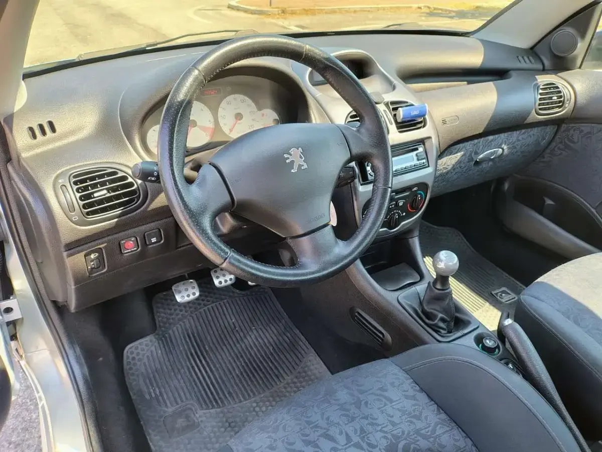Usata Peugeot 206 CC 109 CV (80 kW) 2005 Argento Cabrio
