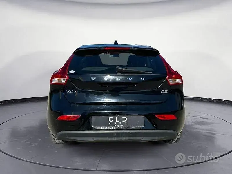 Usata Volvo V40 Summum 114 CV (83 kW) 2014 Nero Berlina