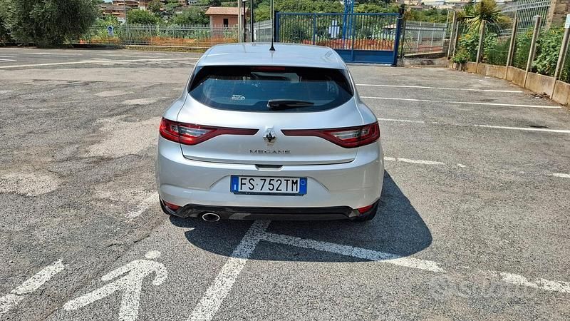 Usata Renault Mégane IV 110 CV (80 kW) 2018 Grigio Berlina