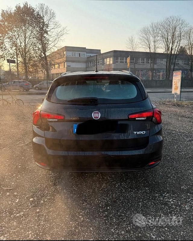 Usata Fiat Tipo 120 CV (88 kW) 2018 Nero Station wagon