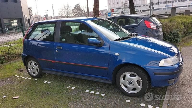 Usata Fiat Punto 133 CV (97 kW) 1994 Blu/azzurro Utilitaria