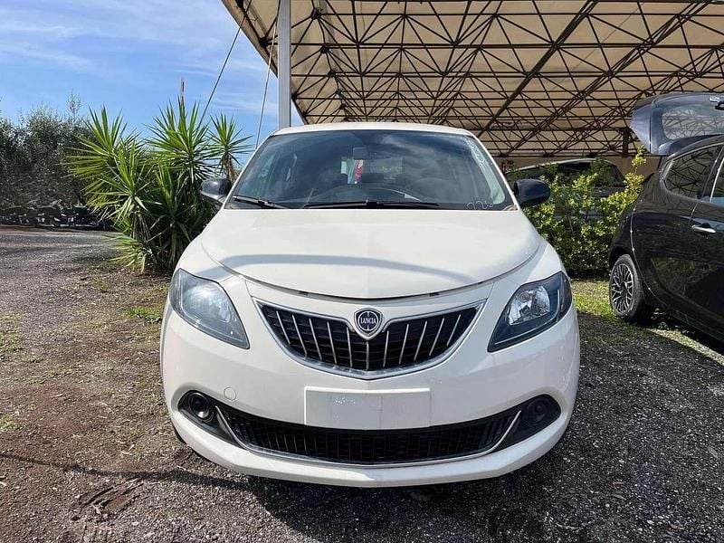 Usata Lancia Ypsilon S 70 CV (51 kW) 2024 Grigio Utilitaria