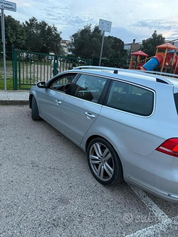 Usata VW Passat 170 CV (125 kW) 2015 Grigio Station wagon