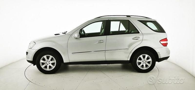 Usata Mercedes ML320 224 CV (164 kW) 2008 Grigio SUV