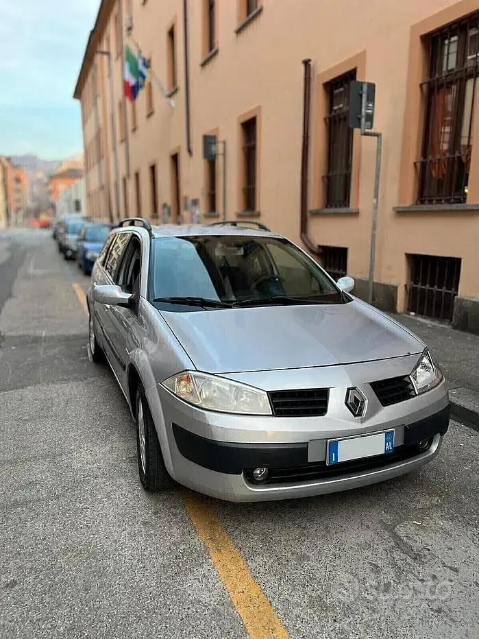Usata Renault Mégane GrandTour Dynamique 111 CV (81 kW) 2005 Grigio Station wagon