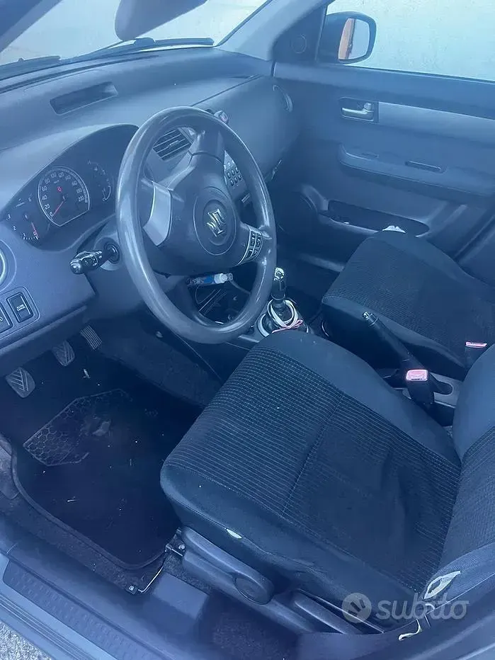 Usata Suzuki Swift 68 CV (50 kW) 2006 Grigio Utilitaria