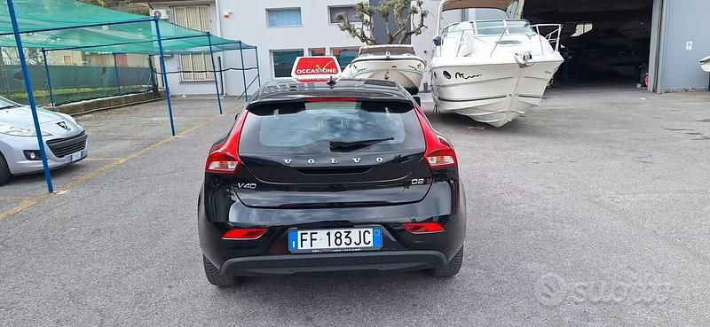 Usata Volvo V40 Kinetic 120 CV (88 kW) 2016 Nero Berlina