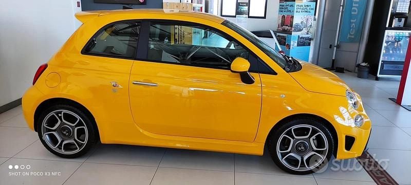 Usata Abarth 595 145 CV (106 kW) 2021 Giallo Utilitaria