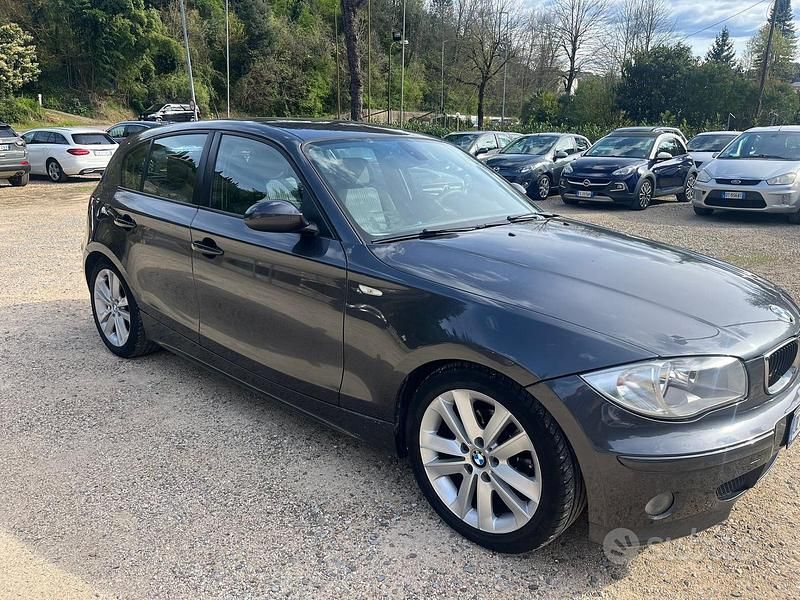 Usata BMW 118 122 CV (89 kW) 2005 Nero Utilitaria