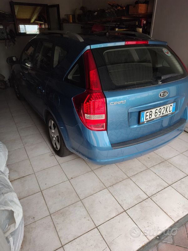 Usata Kia Ceed 125 CV (91 kW) 2011 Blu Utilitaria